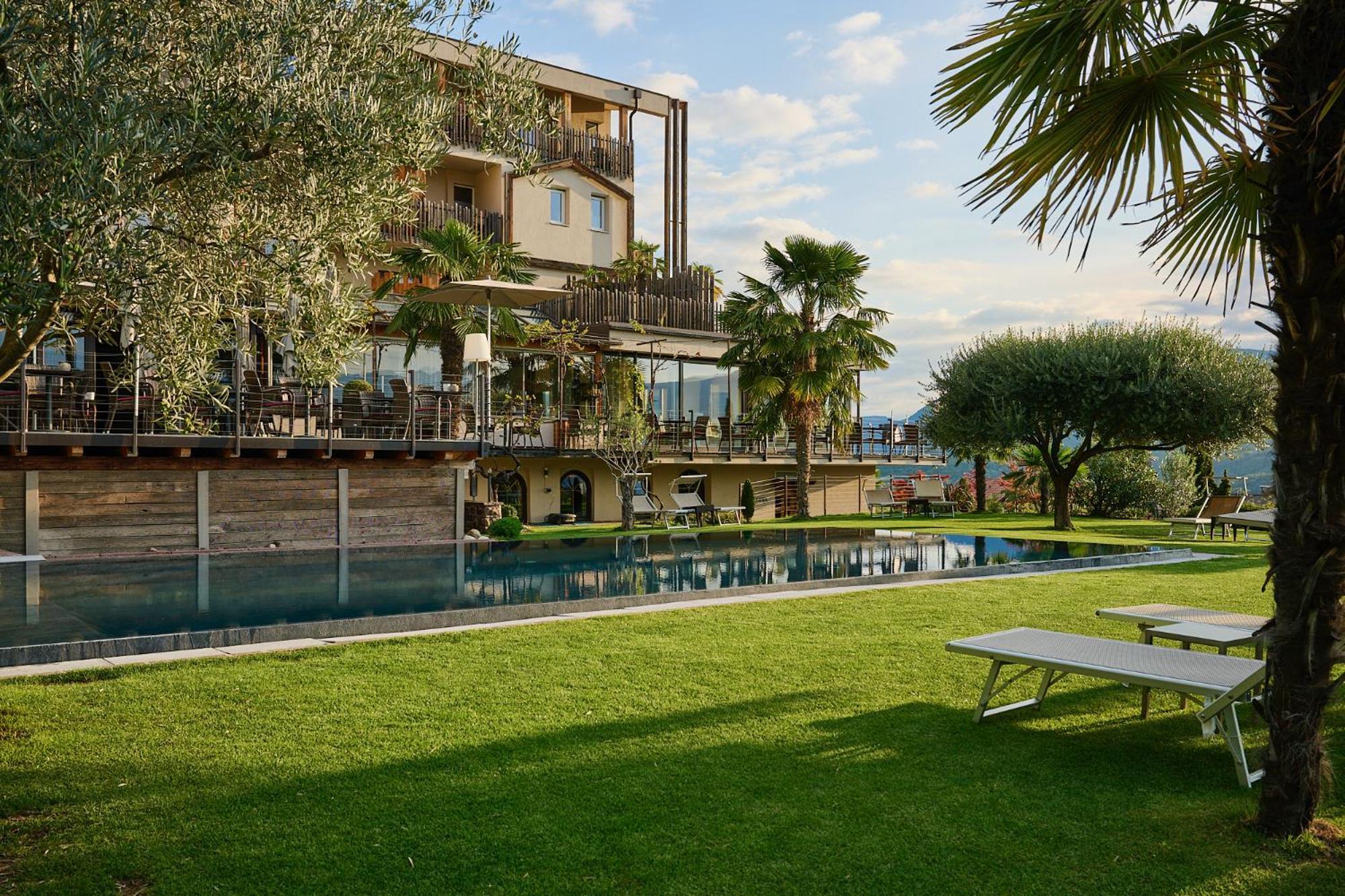 Das Panorama Designhotel Caldaro Esterno foto